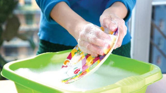 6 thói quen rửa bát khiến vi khuẩn bám đầy bát đĩa, vì sức khỏe cả gia đình bạn nên thay đổi ngay