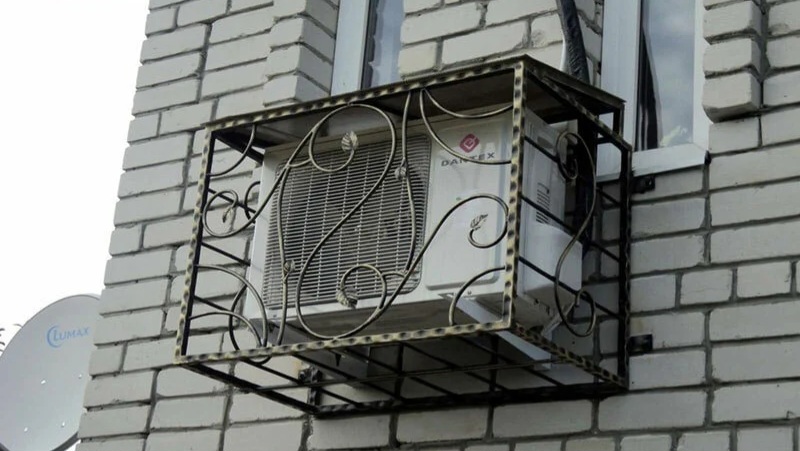 Cục nóng điều hòa để ngoài trời có cần che chắn mưa nắng? Sai lầm khiến điều hòa kém mát, tiền điện tăng vọt