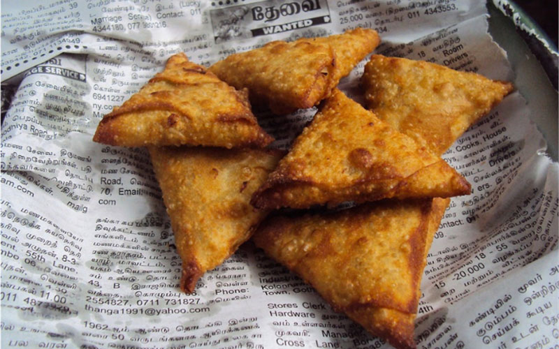 Bọc thực phẩm bằng giấy báo thực sự rất nguy hiểm, ảnh hưởng tới sức khỏe. Ảnh minh họa