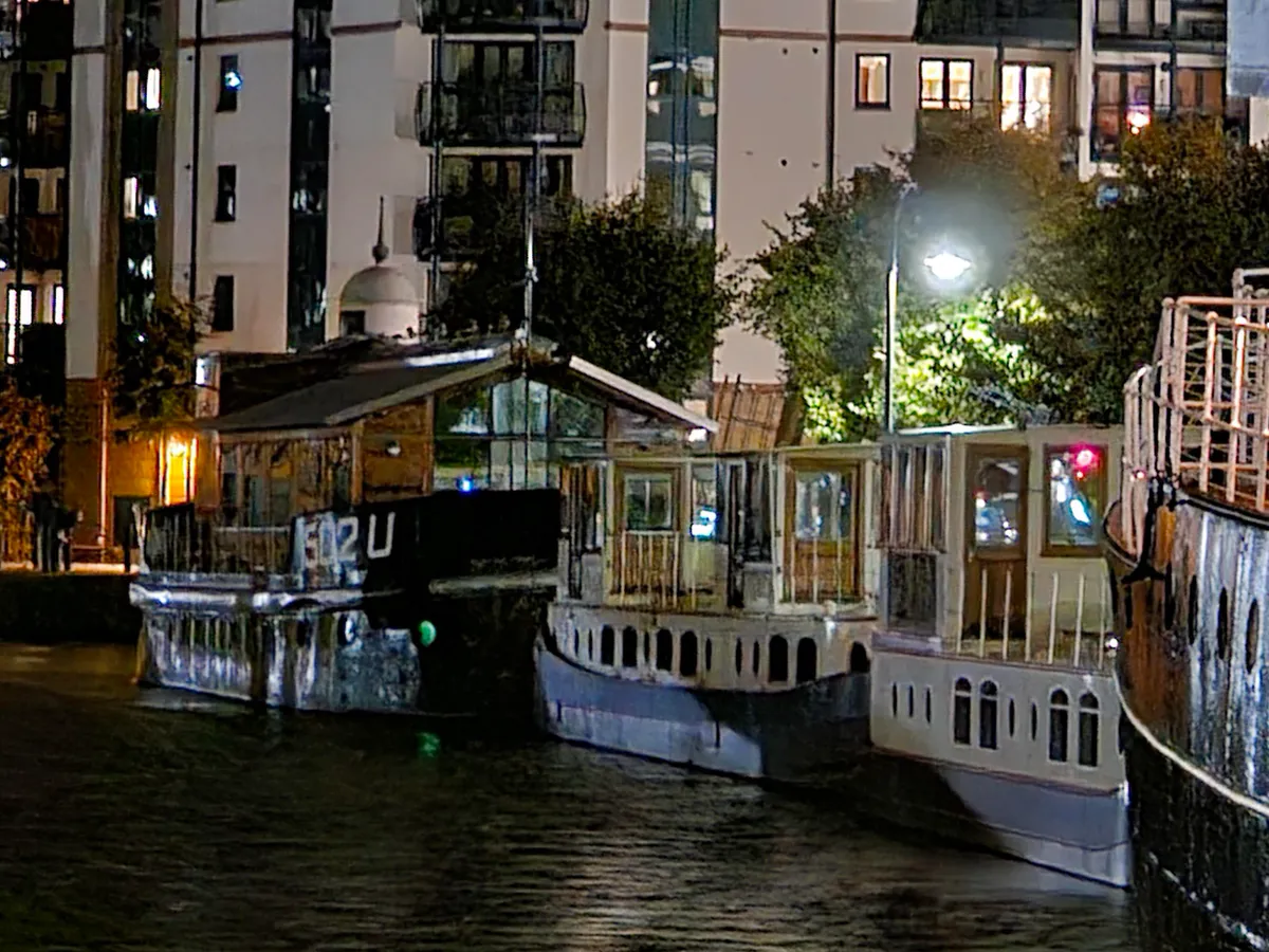 thuyền-đêm-10x-s23