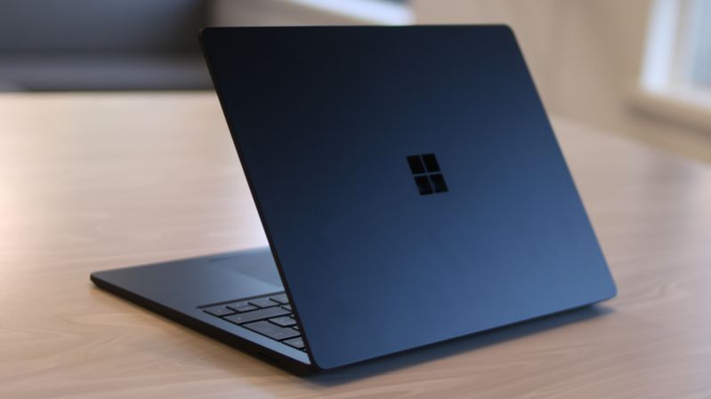 Cách chọn mua laptop văn phòng dành cho người đi làm