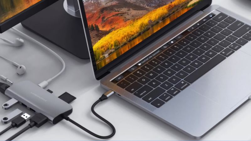 Có nên cắm sạc liên tục cho laptop không?