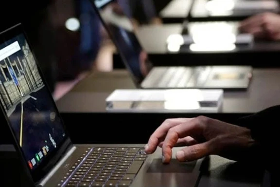 Mua laptop không cài sẵn Windows cũng có ưu và nhược điểm khác nhau - REUTERS