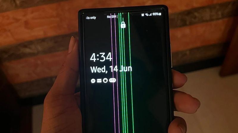 Samsung gia hạn chương trình thay màn hình miễn phí cho lỗi sọc xanh, sọc hồng