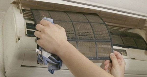 Máy lạnh quá bẩn, không được vệ sinh định kỳ