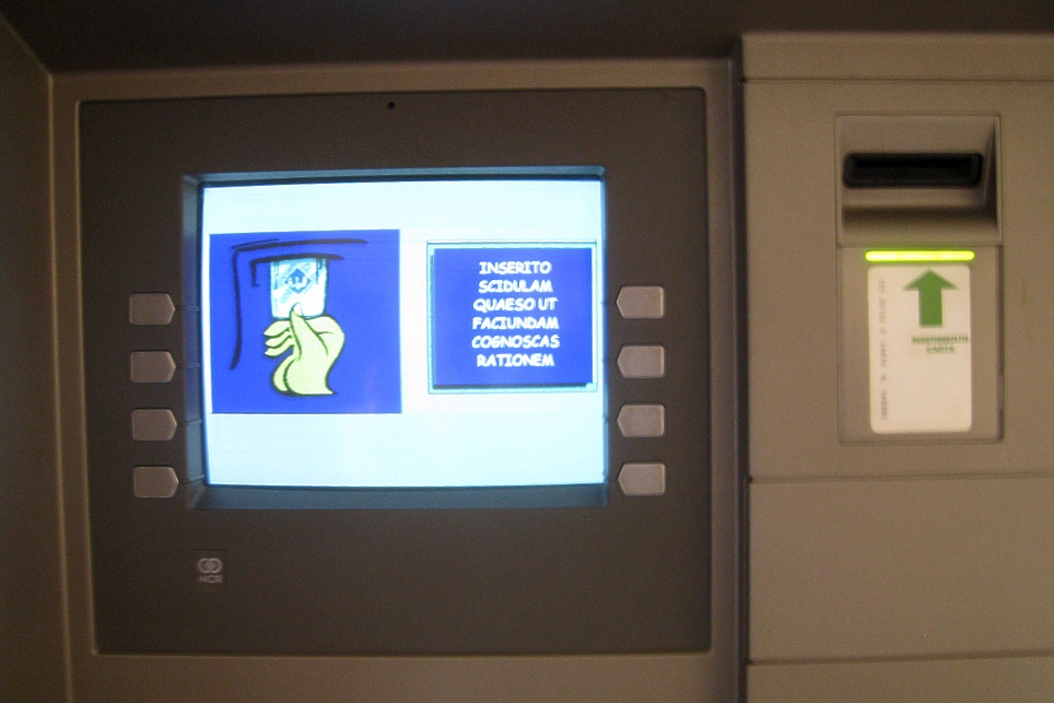 Máy ATM đặt tại Thành quốc Vatican sử dụng font Comic Sans - Ảnh: Internet.