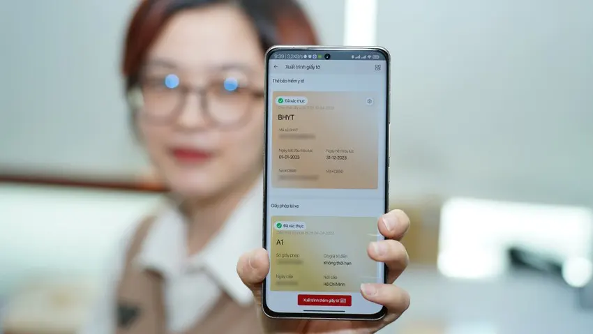 Xuất trình nhanh các giấy tờ cần thiết bằng VNeID