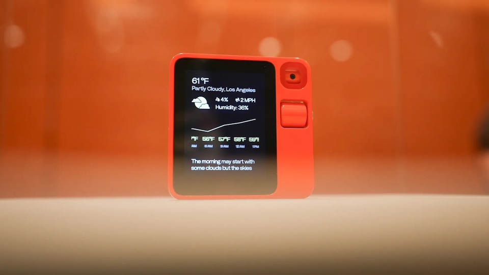 Những thiết bị di động AI mới như Rabbit R1 sẽ là xu hướng trong năm 2024