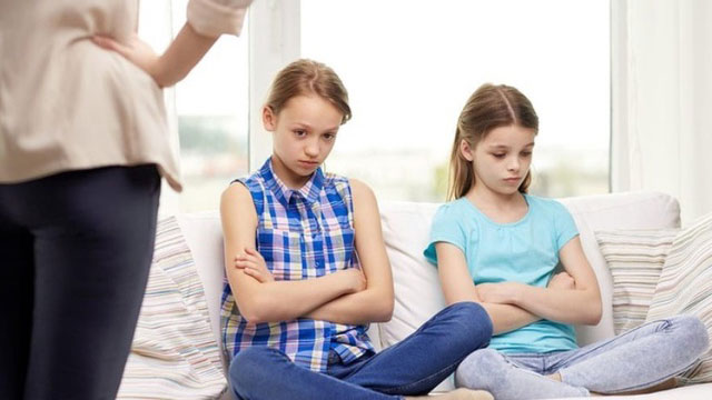 Khi bước vào tuổi dạy thì, con cái có những sự thay đổi rất nhiều về cả ngoại hình và tâm lý. Để con cái phát triển tốt, cha mẹ cần phải chú ý tới những việc làm, hành động của mình.