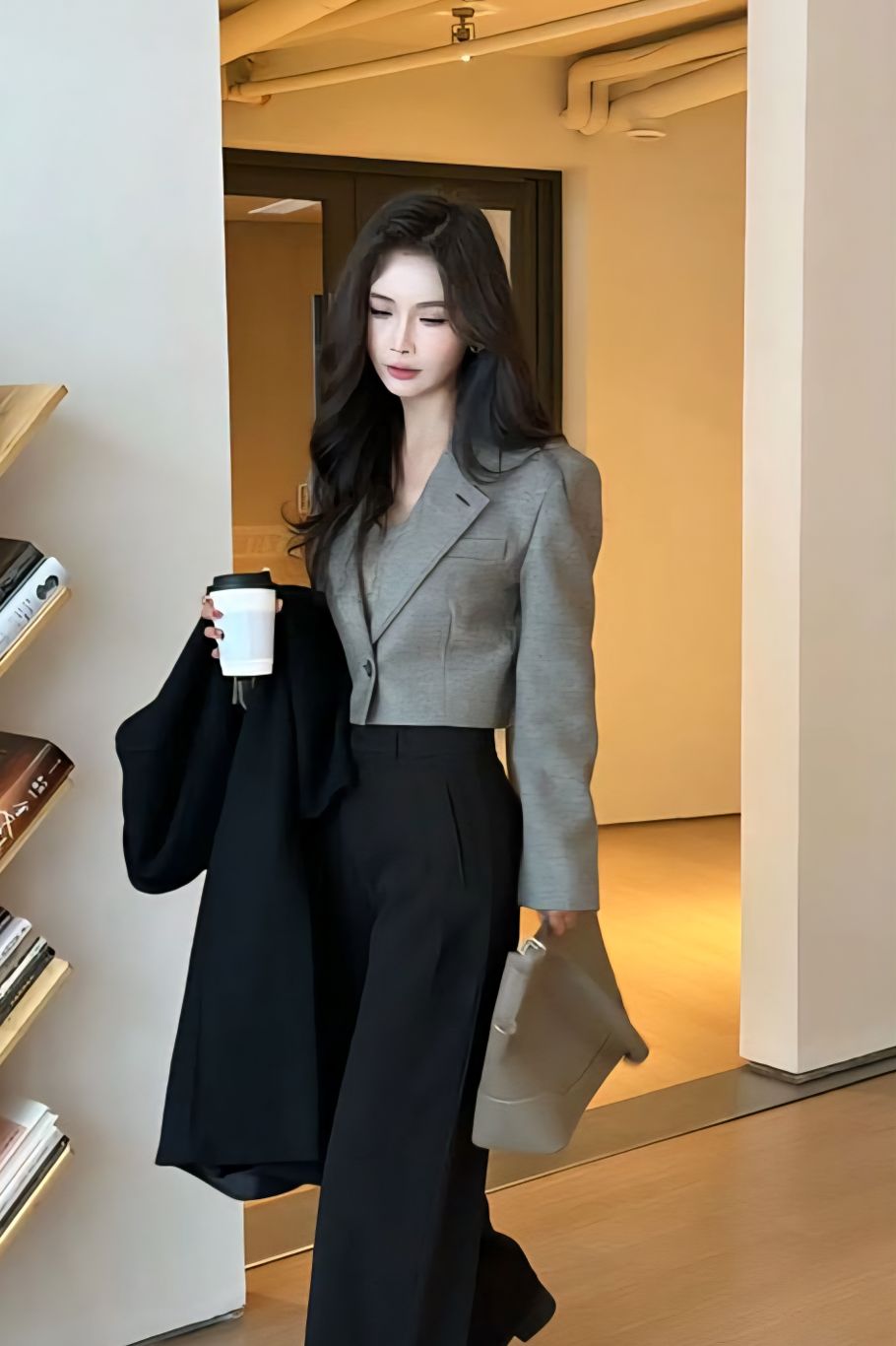 Một điểm đặc biệt ở người EQ cao là họ không đọc sách chỉ để biết, mà để thay đổi chính mình