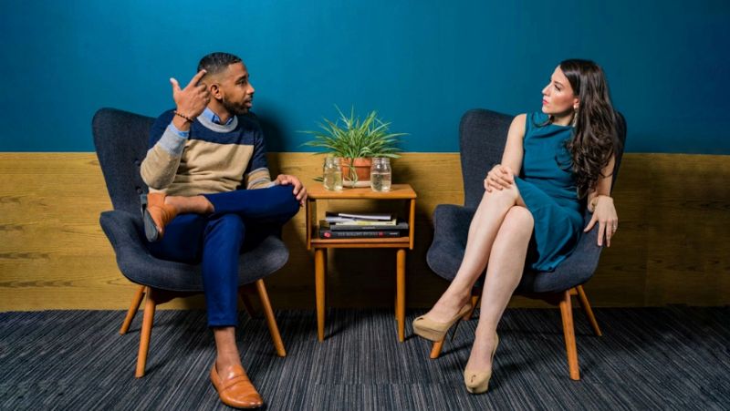 Cách đối phó lịch sự với người nói nhiều