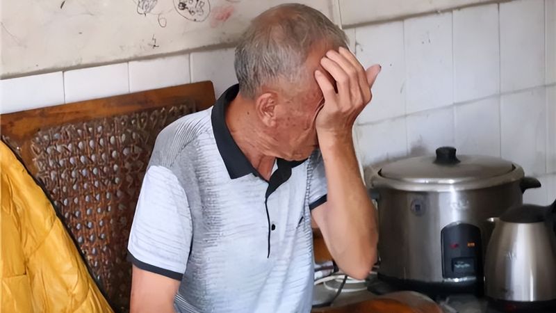 Chăm sóc bố chồng 13 năm, ngày ông qua đời, con dâu được thừa kế 3 triệu?