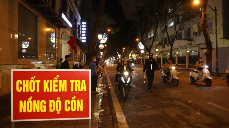 Uống một ly rượu, 1 cốc bia có bị thổi nồng độ cồn hay không?