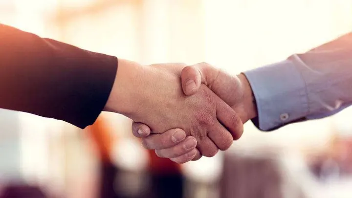 Lùi bước để cho người khác một đường lui