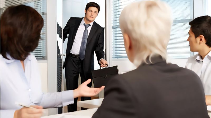 Khi đến muộn, người thường nói “xin lỗi, tôi bị kẹt xe”, người EQ cao sẽ nói thế nào - Ảnh 1