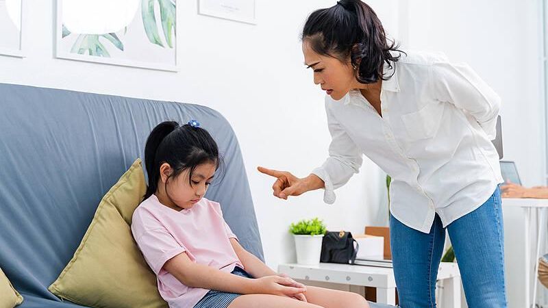 Có những câu nói làm tổn thương con mà cha mẹ không hay biết.