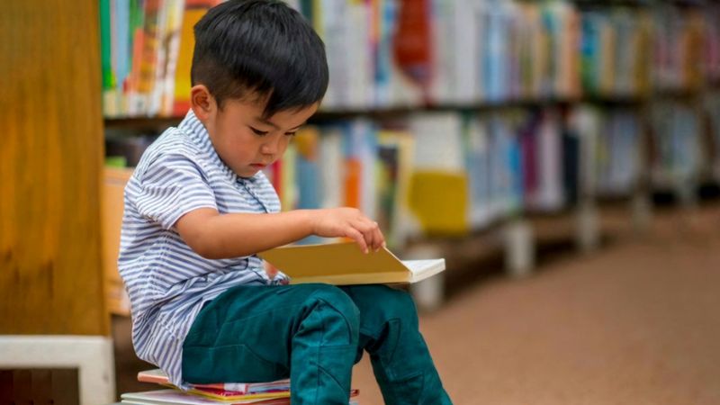 Đọc sách không phù hợp với lứa tuổi "phá hủy" cuộc đời con thế nào?