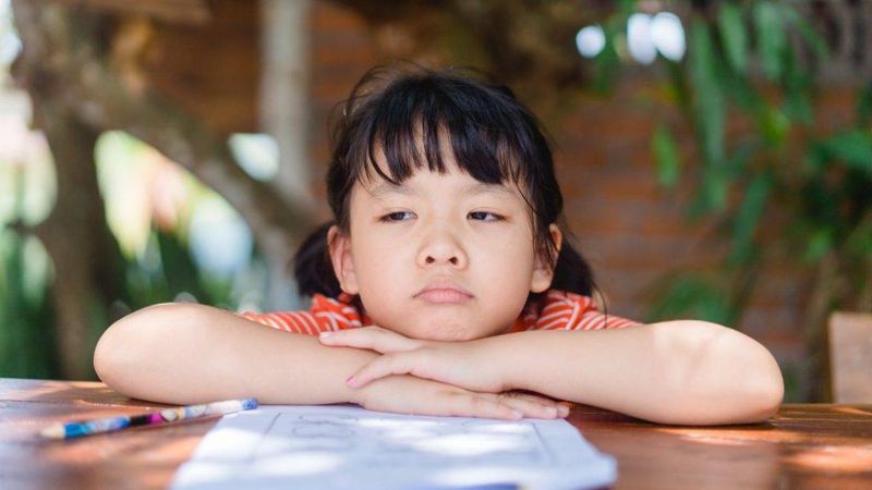 4 trải nghiệm thời thơ ấu khiến trẻ lớn lên trở thành người tự ti, nhạy cảm