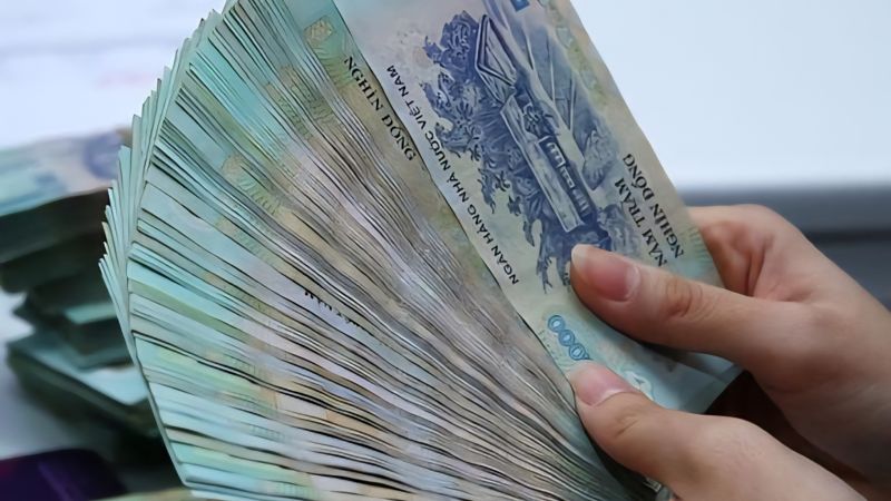 Lương 15 triệu đồng phải trích ra hơn 1,5 triệu để đóng BHXH (Ảnh minh họa)