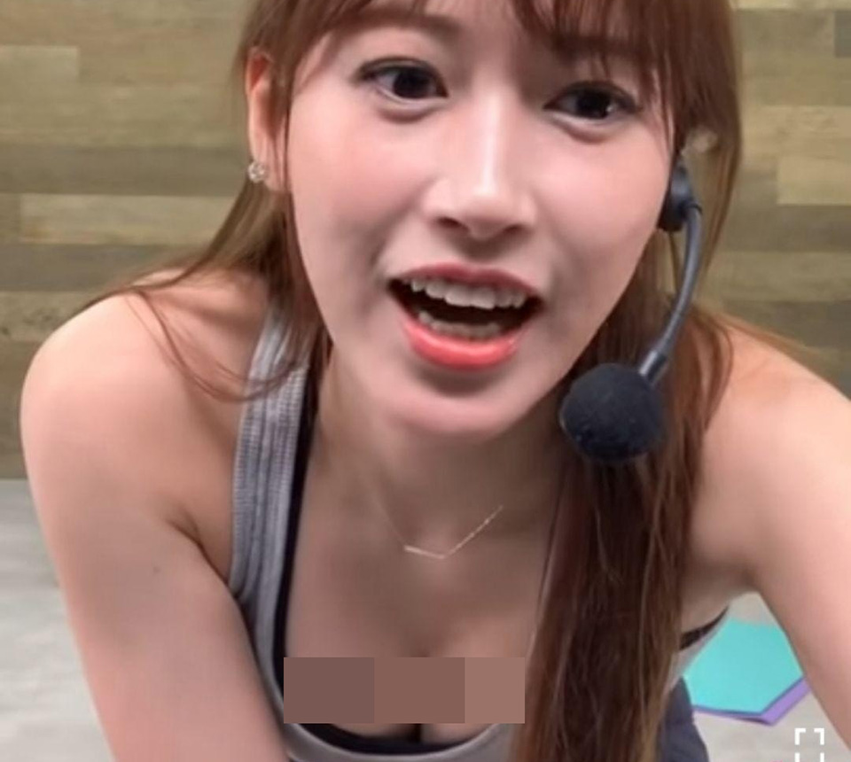 Mặc đồ tập "thoáng" nhưng bất tiện, cô giáo yoga Nhật mắc lỗi kém duyên