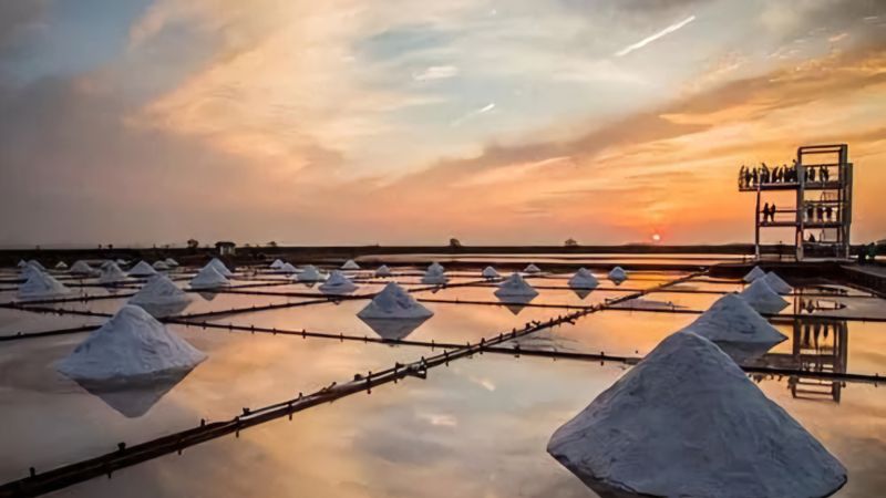 Nước biển vốn là nước ngọt, tại sao có nhiều muối trong biển?