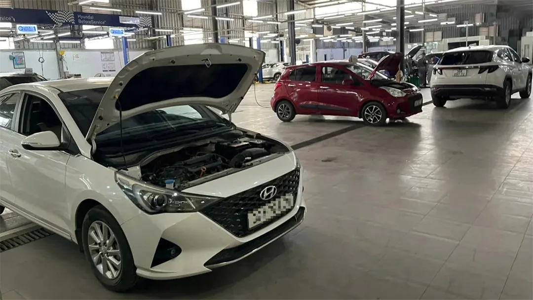 Ô tô hết hạn bảo hành, nên bảo dưỡng ở đại lý chính hãng hay garage ngoài? - Ảnh 3