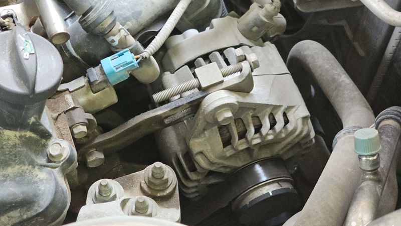 Khi đèn báo ắc quy bất ngờ bật sáng, có nên tiếp tục lái xe - Ảnh 2