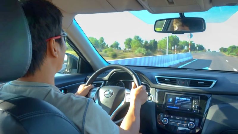 Ô tô sắp 'cạn' xăng, tắt điều hòa khi di chuyển có giúp tiết kiệm nhiên liệu?