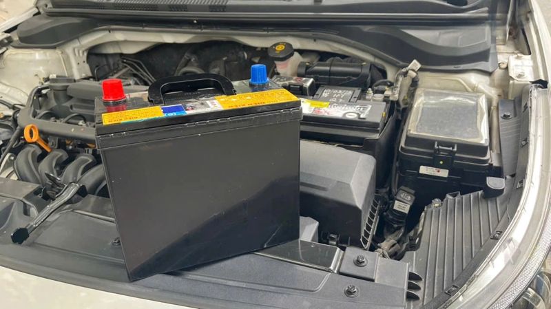 Có nên thay ắc-quy mới có dung lượng lớn hơn nguyên bản trên ô tô?